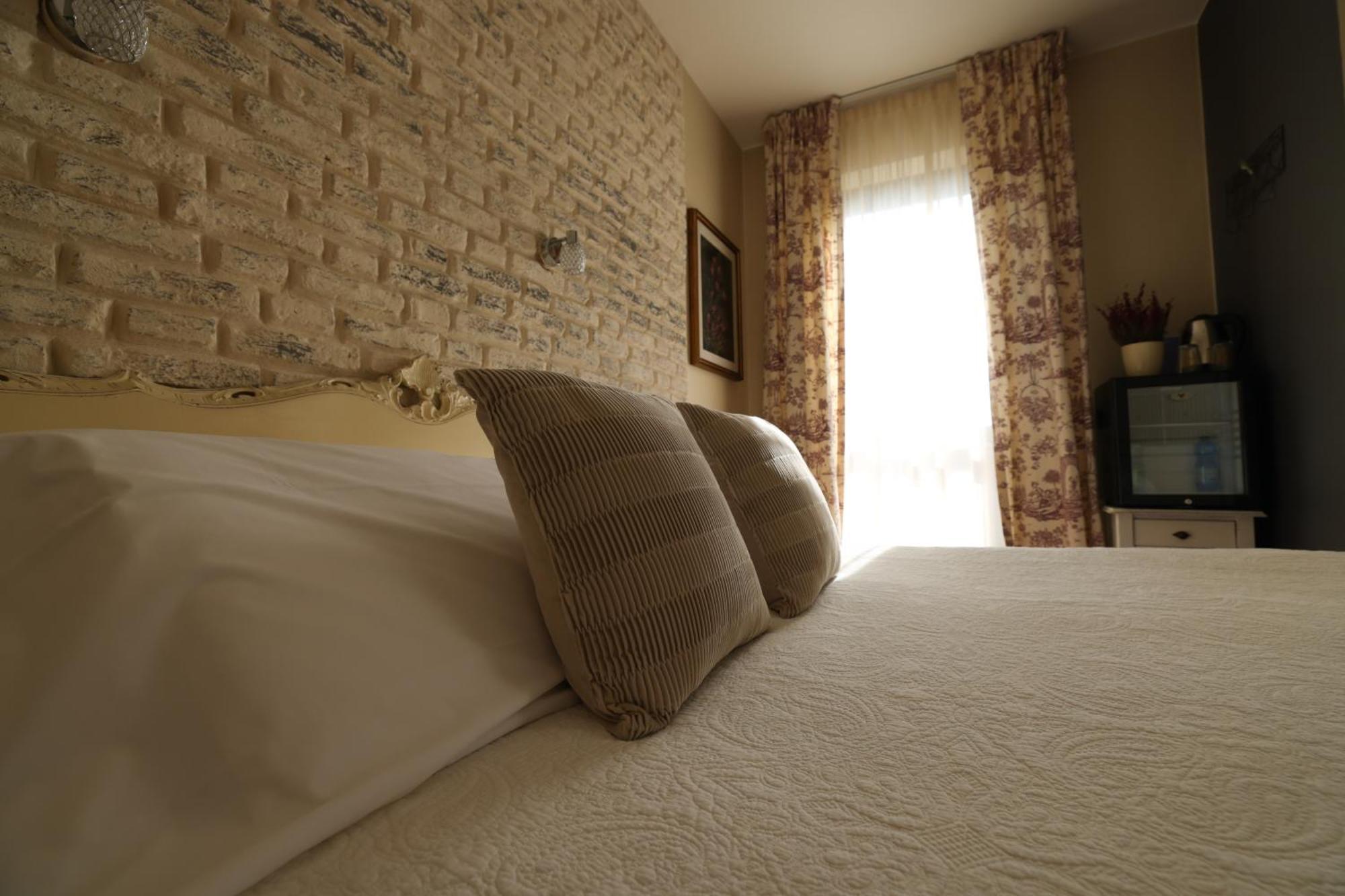 Hotel Florence Manerba del Garda Phòng bức ảnh