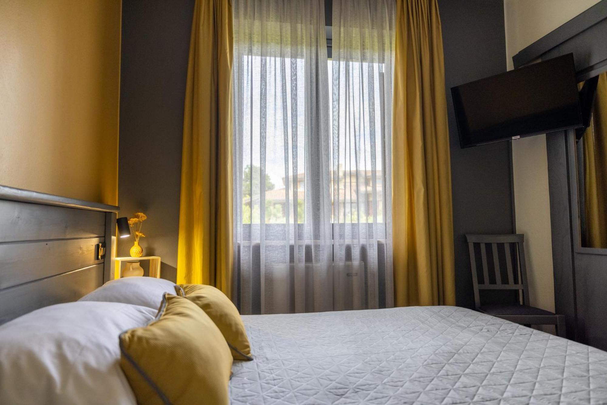 Hotel Florence Manerba del Garda Ngoại thất bức ảnh